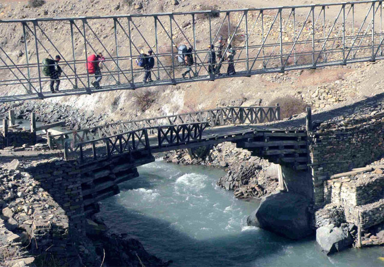 Old  bridge and new bridge